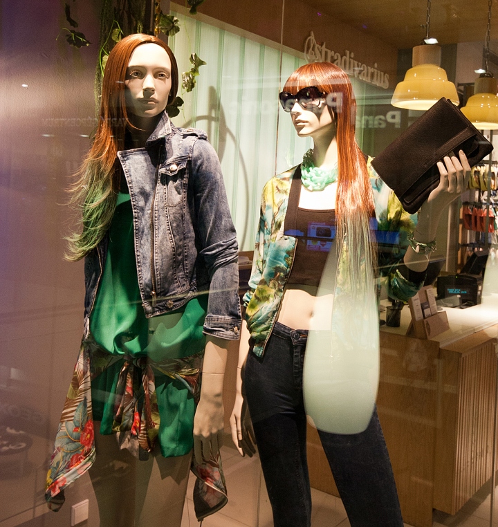 16_Stradivarius-windows-2014-Spring-Budapest-Hungary-05.jpg