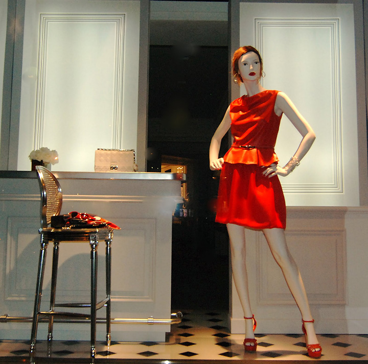 13_Dior-window-displays-2012-Paris-05.jpg