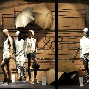 17_Pull-Bear-window-displays-Autumn-2012-Budapest-300x300.jpg