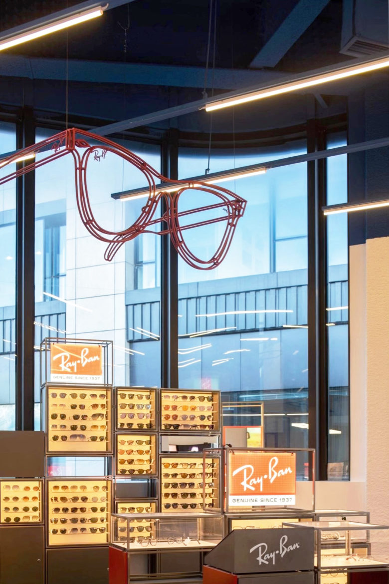 13_LUXOTTICA-showroom-Beijing-Lapis-Bureau-12-detail-wayfarer-780x1170.jpg