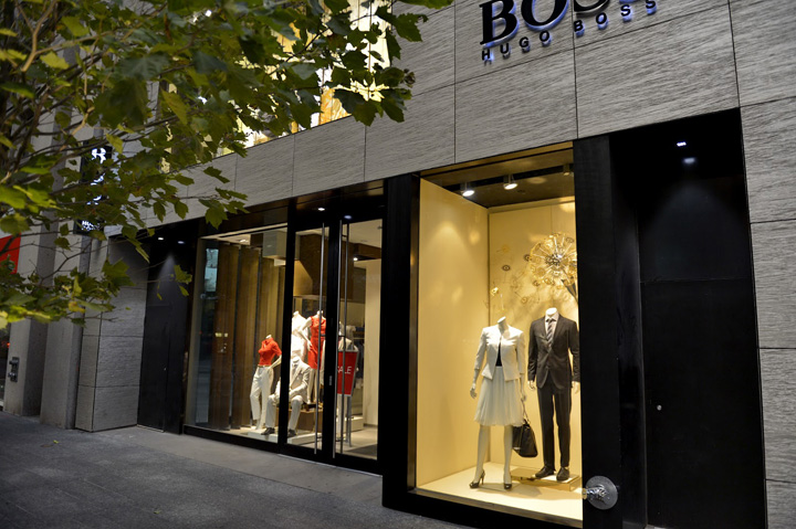 13_Hugo-Boss-window-displays-2012-Summer-Toronto-03.jpg