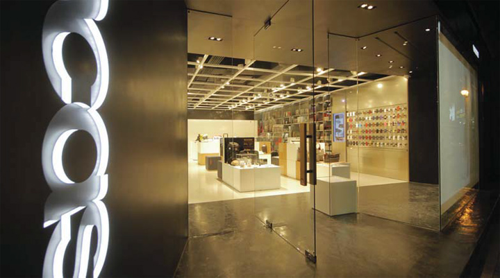 9_Incase-flagship-store-Seoul.jpg