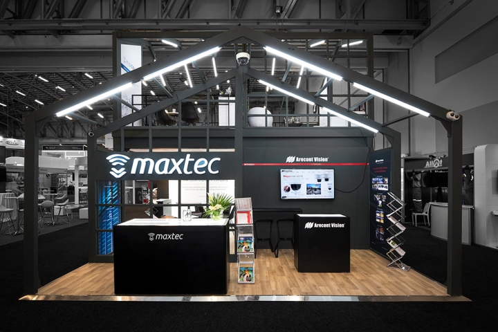 20_Maxtec-Peripherals-stand-by-HOTT3D-at-Africacom-2017-in-Cape-Town05.jpg