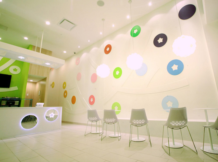 14_Bluberi-frozen-yogurt-shop-Emmanuelle-Moureaux-Woodbridge-04.jpg