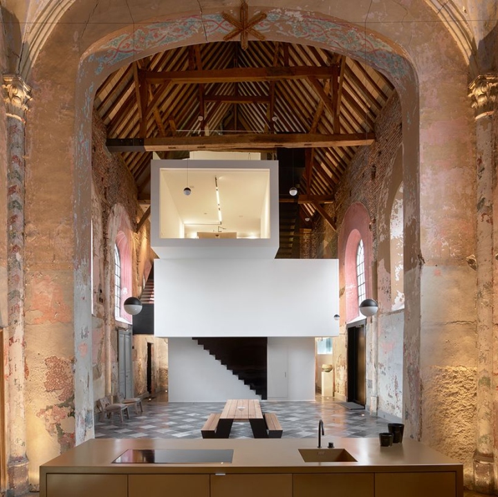 16_Collaborative-office-space-made-of-a-Historical-Belgian-Chapel-by-Klaarchitectuur-Belgium03.jpg