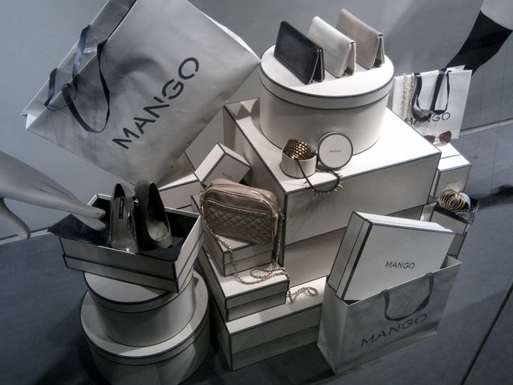 13_Mango-windows-Jakarta-04.jpg