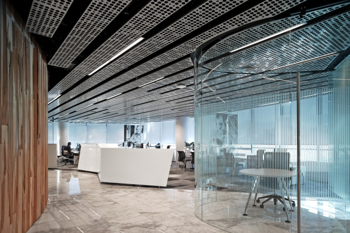 11_PURE-metal-ceiling-for-ENTEL-Headquarters-Santiago-Chile.jpg