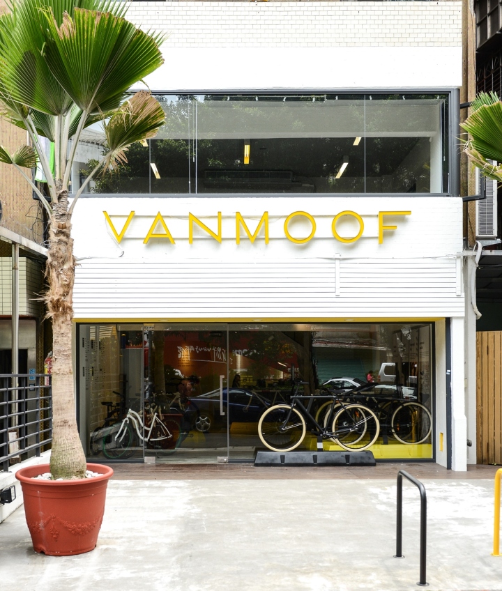 19_Vanmoof-flagship-store-research-center-by-Ontology-Studio-Taipei-Taiwan-07.jpg