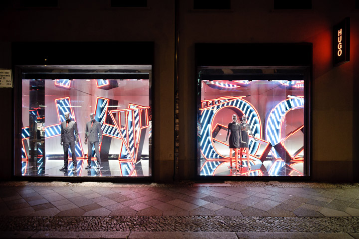 11_Hugo-store-window-installation-Berlin-03.jpg