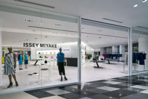 8_Issey-Miyake-store-by-Tokujin-Yoshioka-Bangkok-Thailand-300x200.jpg