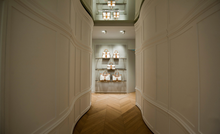 20_Delvaux-store-concept-by-Martine-Feipel-Jean-Bechameil-Brussels-05.jpg