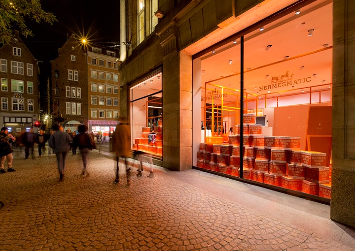 13_Hermesmatic-popup-store-by-Hermes-Amsterdam-The-Netherlands03.jpg