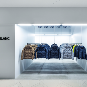 18_DESCENTE-BLANC-store-by-Schemata-01-300x300.png