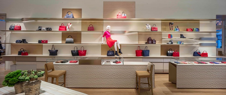 27_Louis-Vuitton-store-redesign-by-Peter-Marino-New-York-City06.jpg