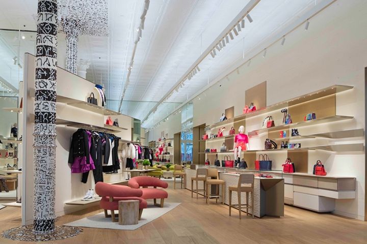 29_Louis-Vuitton-store-redesign-by-Peter-Marino-New-York-City08.jpg