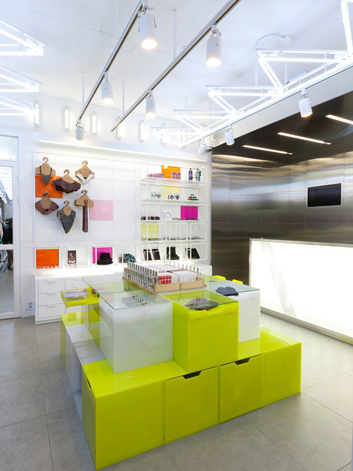 14_Spicy-Color-flagship-store-by-m4-design-Seoul-05.jpg