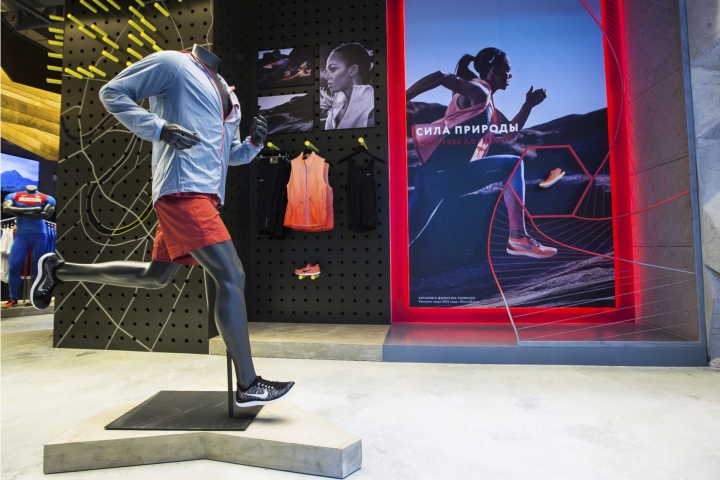 63_Stride-Running-Store-Branding-by-Rosie-Lee-Moscow-Russia-04.jpg