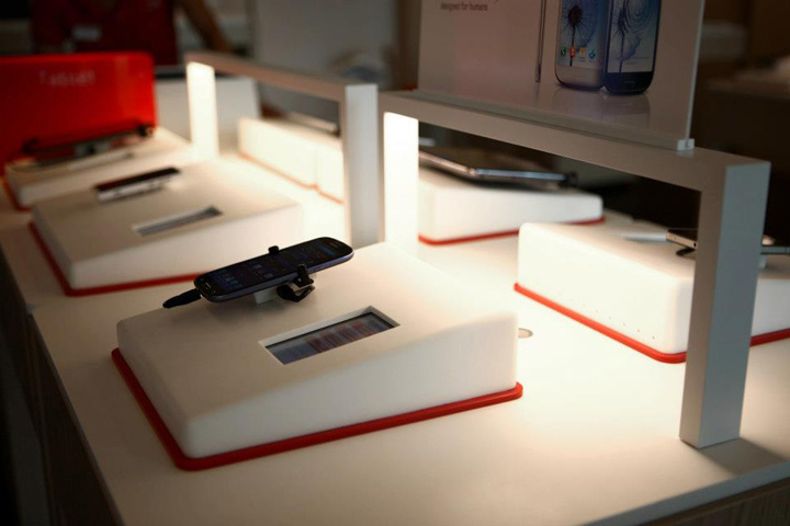 25_Vodafone-concept-store-by-iarchitects-Italy-12.jpg