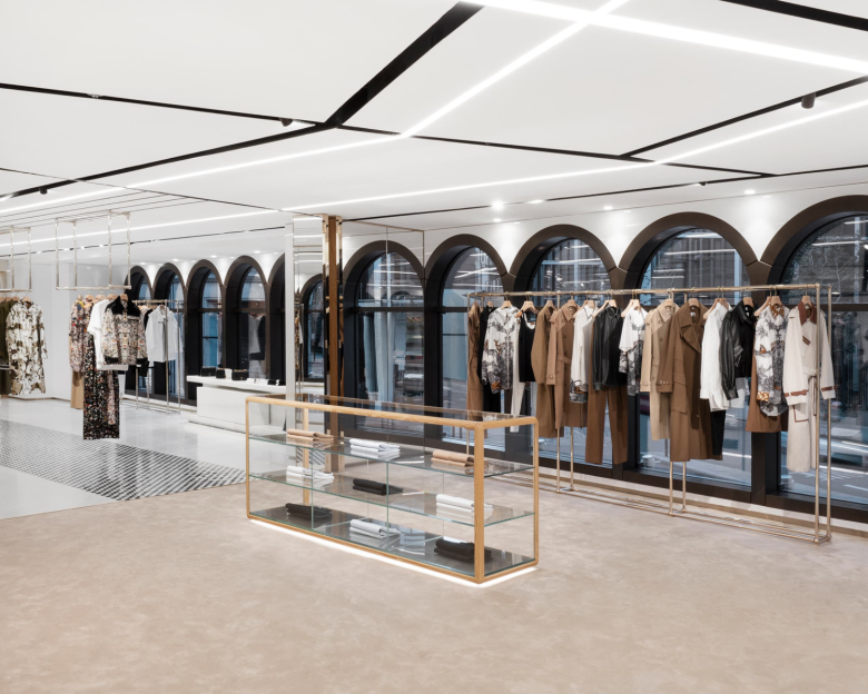 13_Burberry-flagship-store-05-780x624.png