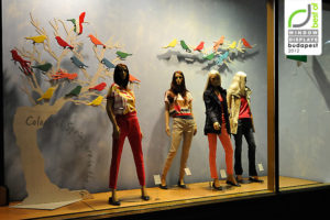 8_Benetton-window-displays-Budapest-300x200.jpg