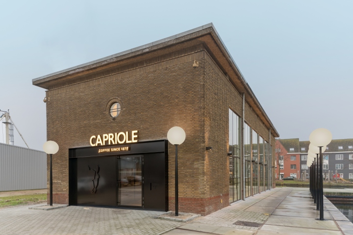 33_Capriole-Café-by-Bureau-Fraai-The-Hague-The-Netherlands13.jpg