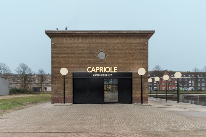 31_Capriole-Café-by-Bureau-Fraai-The-Hague-The-Netherlands12.jpg