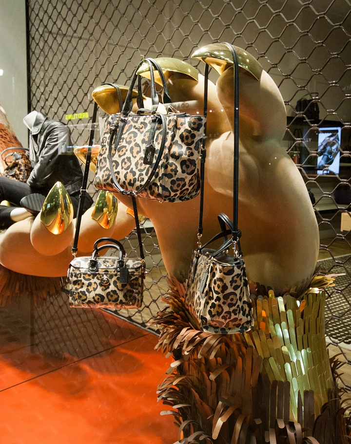 16_Coach-Windows-2015-Fall-London-UK-02.jpg